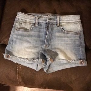 Hi-rise shortie American Eagle jean shorts size 8